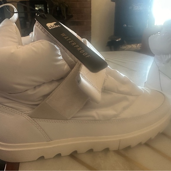 NWT white waterproof high top Sorel snow sneakers size 10 - Picture 2 of 4